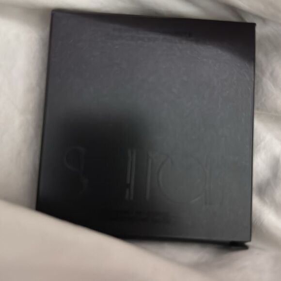 - SURRATT
Perfectionniste Concealer Palette
$58 3, 5, and 6 NIB - Picture 8 of 13